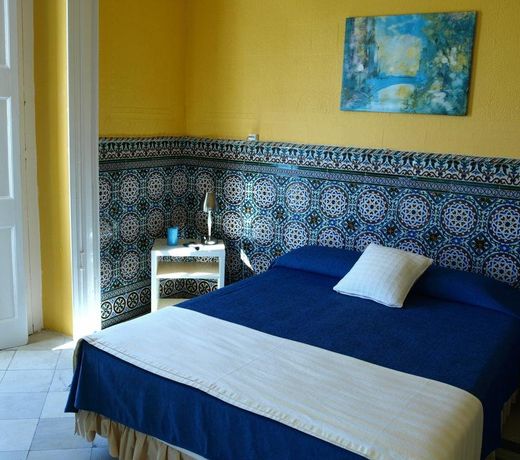 LA CASA AMARILLA