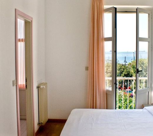HOTEL TRITONE