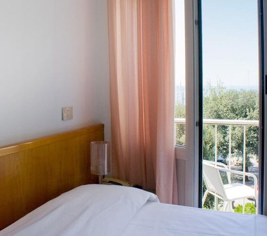 HOTEL TRITONE