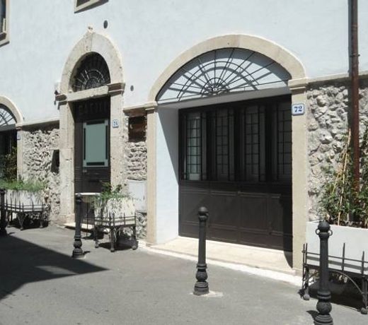 B&B Catillo