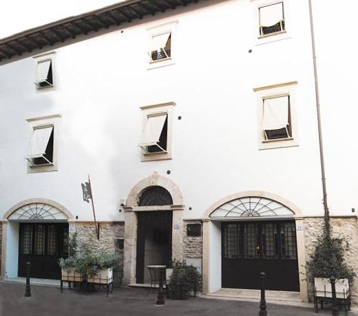 B&B Catillo