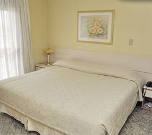 Plaza Inn Small Town Flat