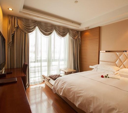 Yiwu Luckbear Hotel