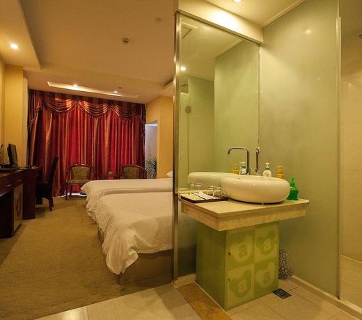 Yiwu Luckbear Hotel