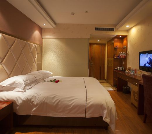 Yiwu Luckbear Hotel