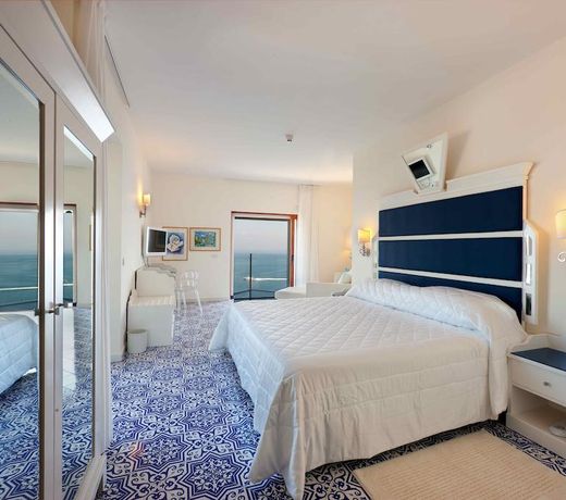 Hotel Bristol