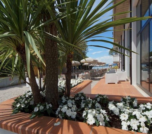 Hotel Saviola