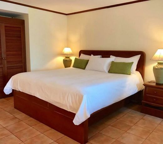 Surin Bay Inn