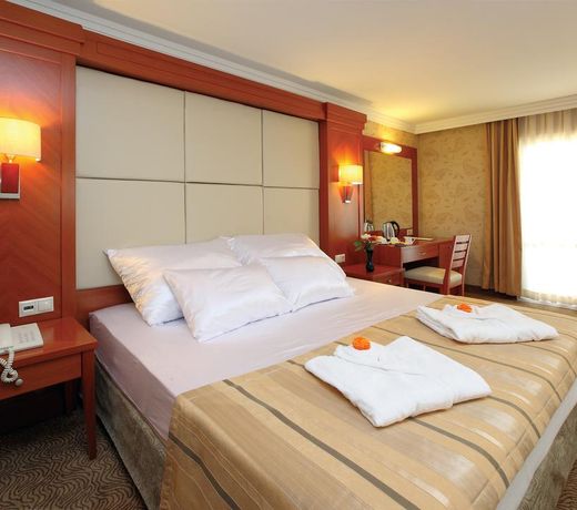 Julian Club Hotel