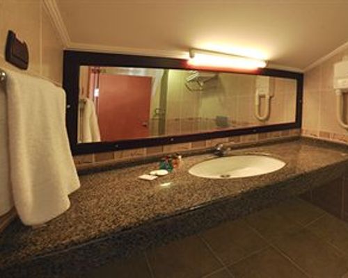 Ronax Hotel - Бююкчекмедже - фото 9