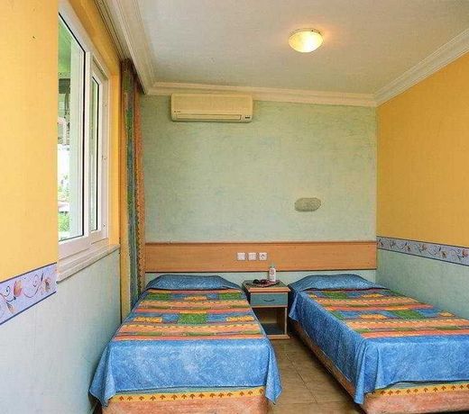 Selen Apart