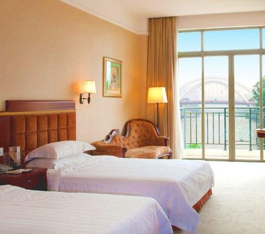 Riverside Hotel