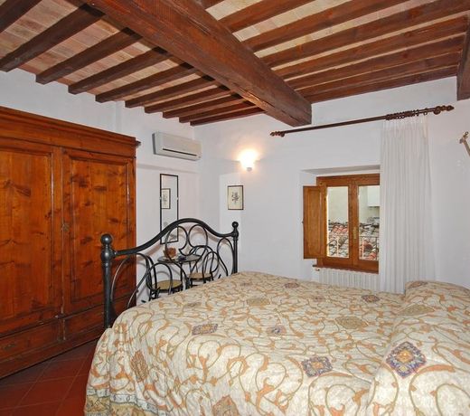 A La Casa Dei Potenti