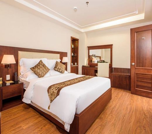 Nhat Ha LâOpera Hotel