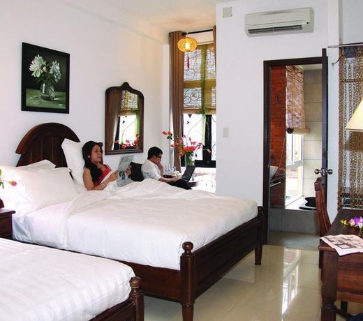 Halo Hotel