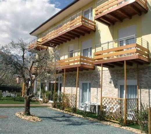 Residence Rivachiara (check-in at Hotel Riviera in Viale Rovereto, 95)