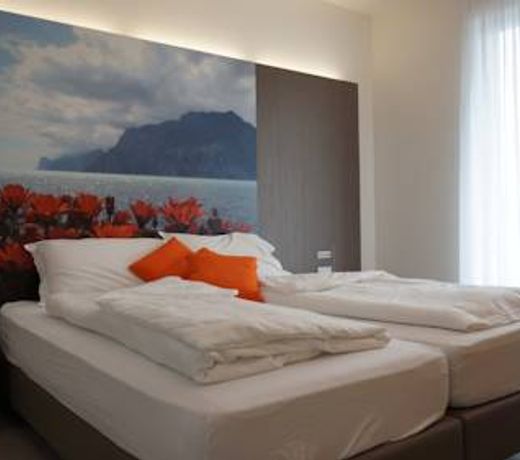 Residence Rivachiara (check-in at Hotel Riviera in Viale Rovereto, 95)