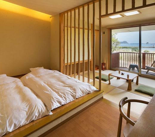Ryokan pebble Takashima