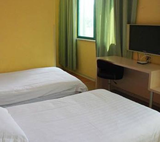 QQ Hotel