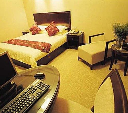 Mingzhao Hot Spring International Hotel