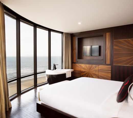 Holiday Beach Da Nang Hotel and Spa