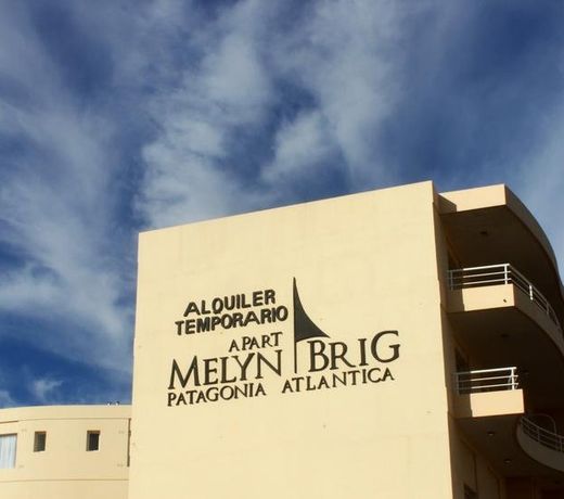 Melyn Brig Apart