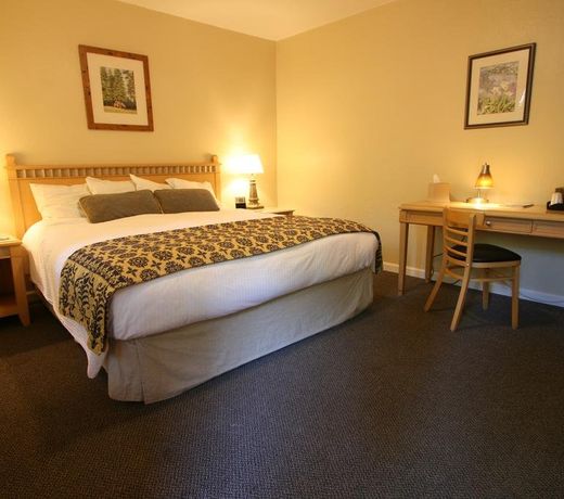 RIO NIDO LODGE AT THE RUSSIAN RIVER