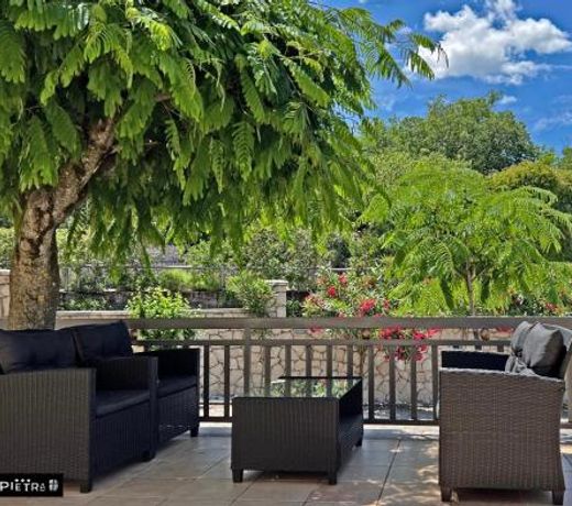 La Pietra Family Hotel