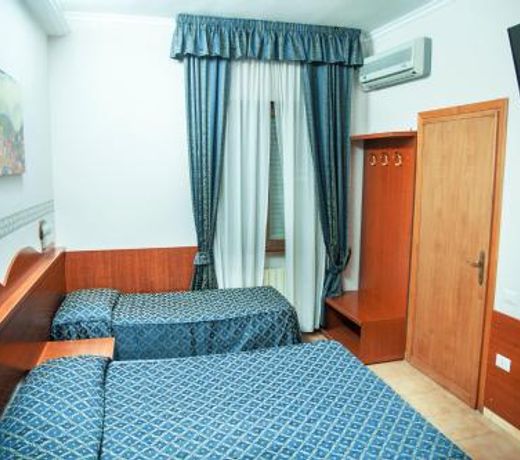 Camp's Hotel
