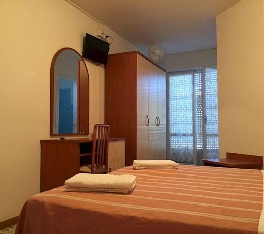 Hotel Holiday