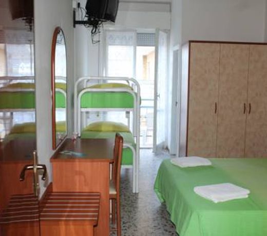 Hotel Holiday