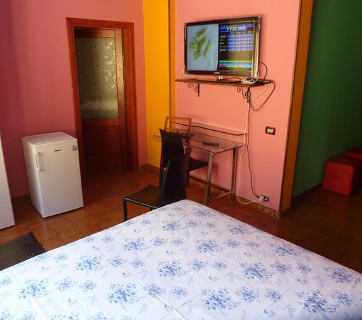Life's Hotel B