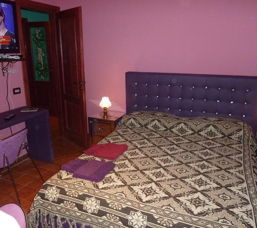 Life's Hotel B