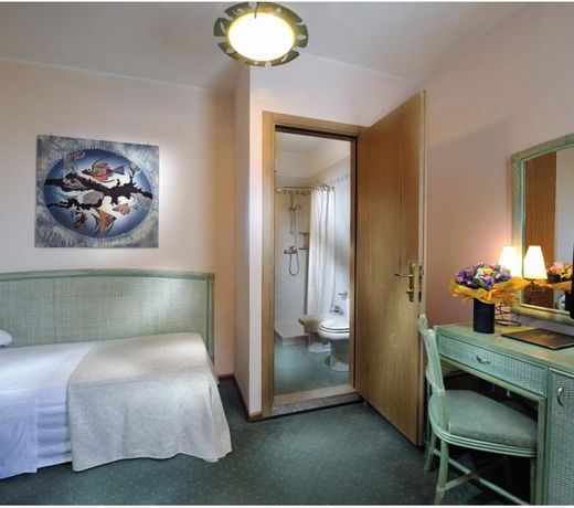 American Hotel