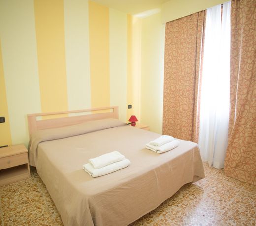Affitta Camere Elena