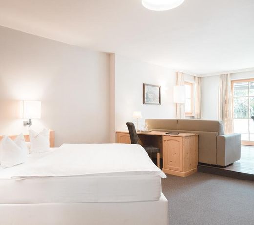 Hotel Tiefenbrunn Gardensuites & Breakfast