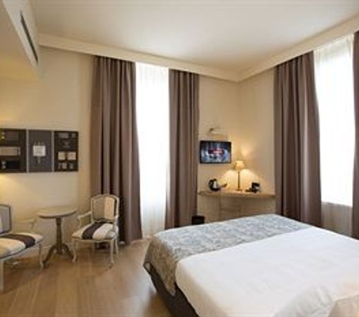Hotel 900