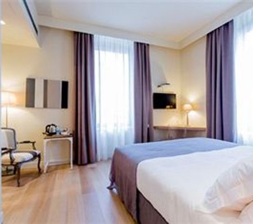 Hotel 900