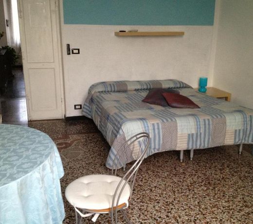 B&B Blue Home