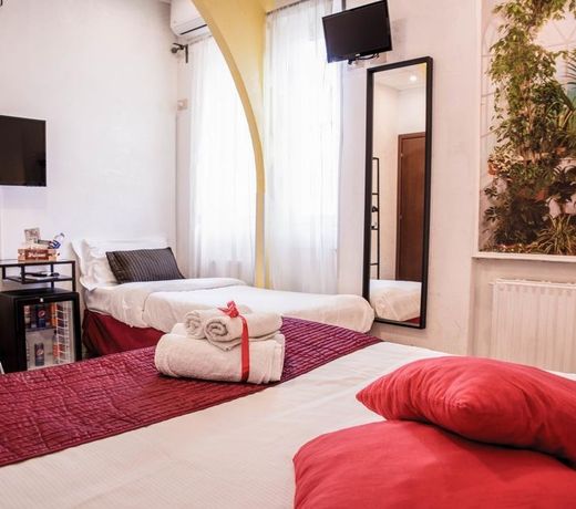 Galleria Frascati Rooms and Apartment