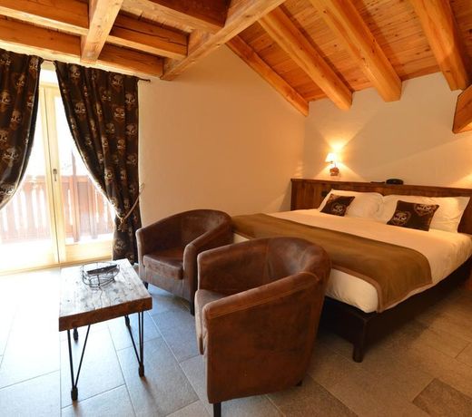 Hotel De La Tor