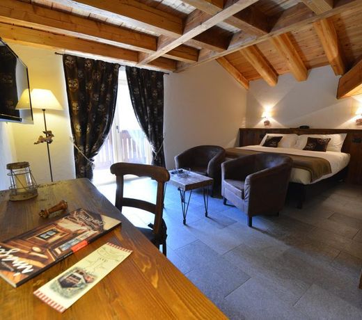 Hotel De La Tor