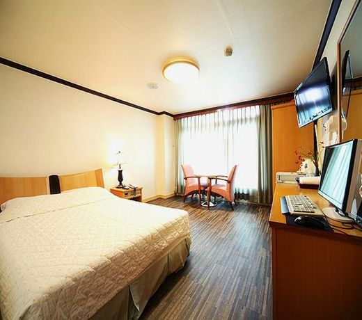 Mountains & Ocean Sports Hotel