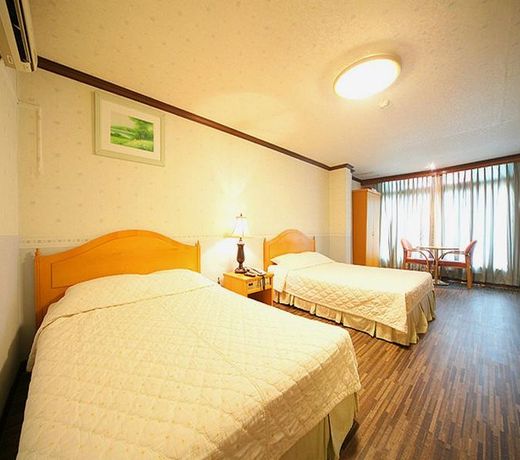 Mountains & Ocean Sports Hotel