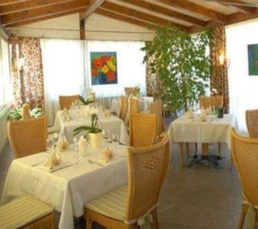 Haller Suites & Restaurant