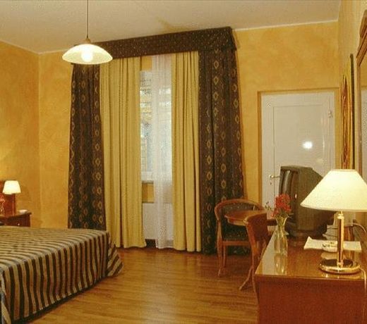 Hotel De La Ville
