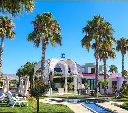 Hotel PaclÃ 