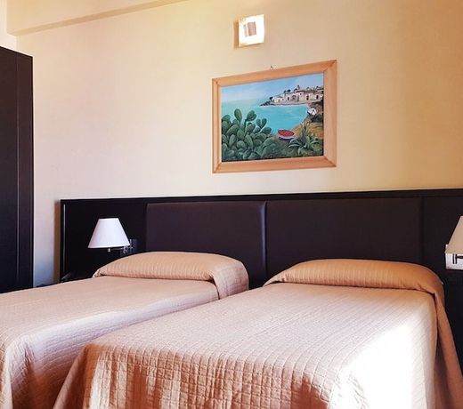 Hotel PaclÃ 
