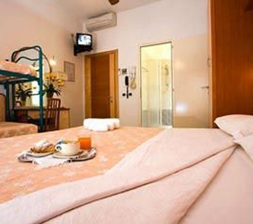 Hotel Sandra