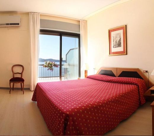 ALBERGO MIRALAGO
